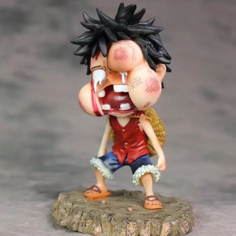 Mô hình luffy trong one piece bị đánh sưng mặt