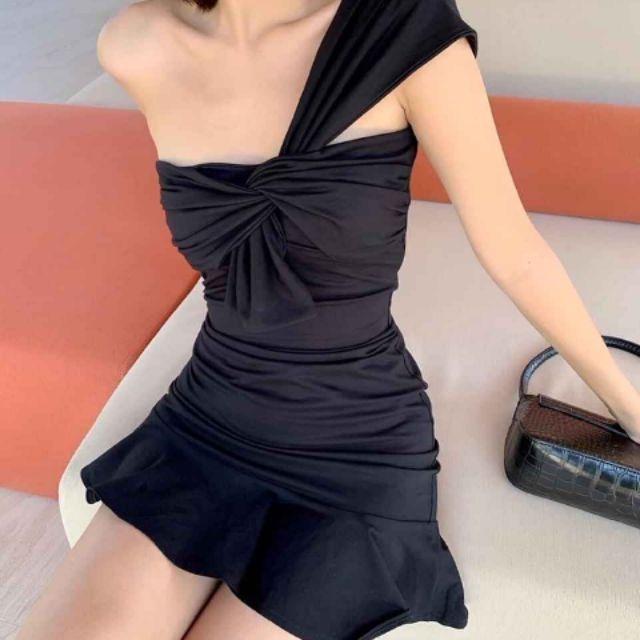 Đầm thun đuôi cá xoắn ngực