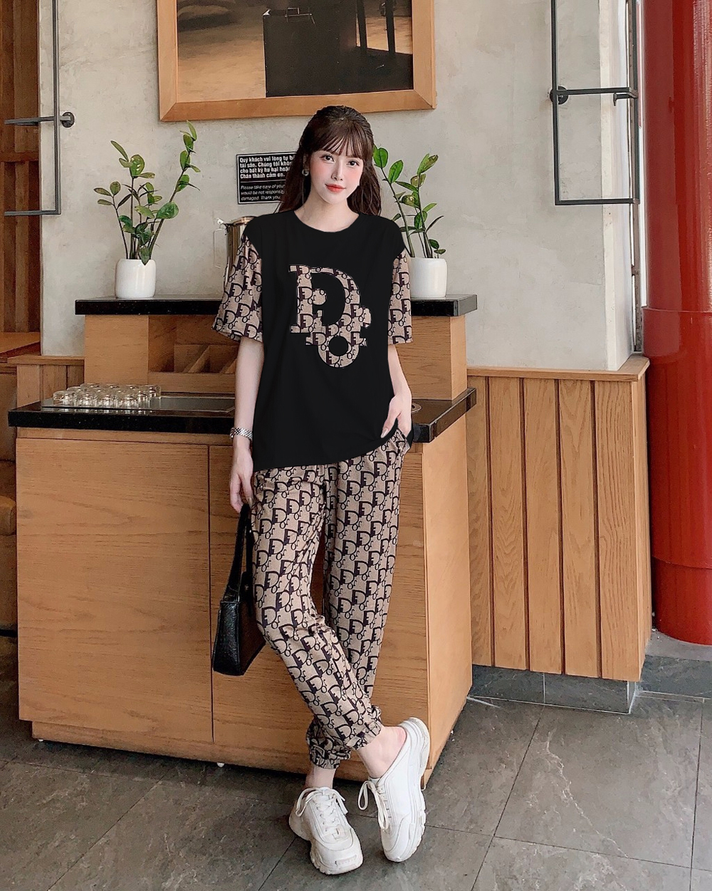 Đồ Bộ Dài Form Rộng Áo Thun Cotton Logo Thêu Đắp Phối Quần Thun Lạnh In 3D Màu Nâu Thoải Mái Hiện Đại