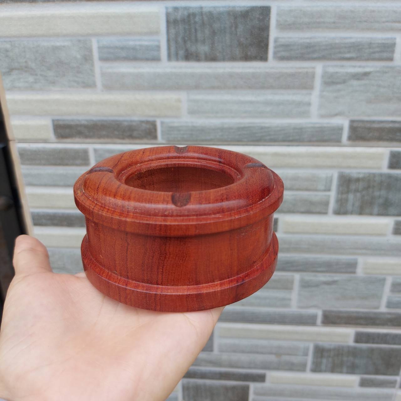 Gạt tàn gỗ hương liền khối tròn 10.5cm x 5cm