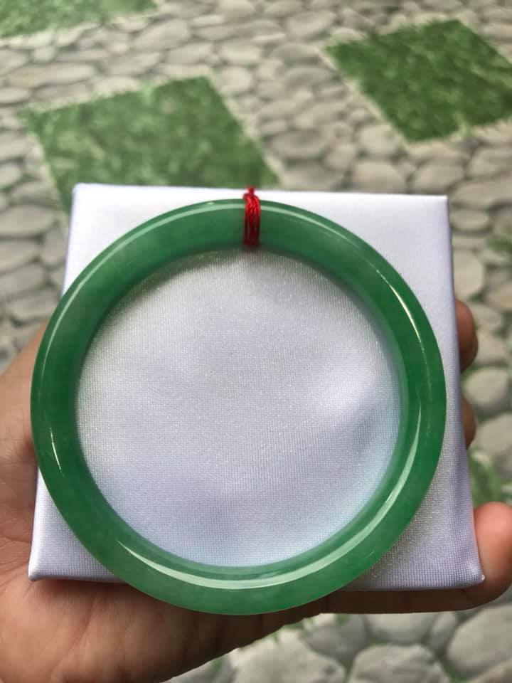 Vòng Cẩm Thạch Xanh Lý Đẹp 59mm x 8mm nữ mạng Mộc mạng Hỏa 57kg - 69kg đeo ạ