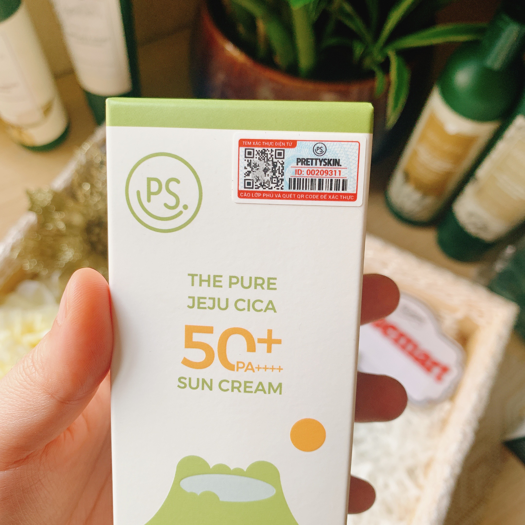 Kem chống nắng rau má PrettySkin The Pure Jeju Cica Sun Cream SPF50+ PA++++ 50ml