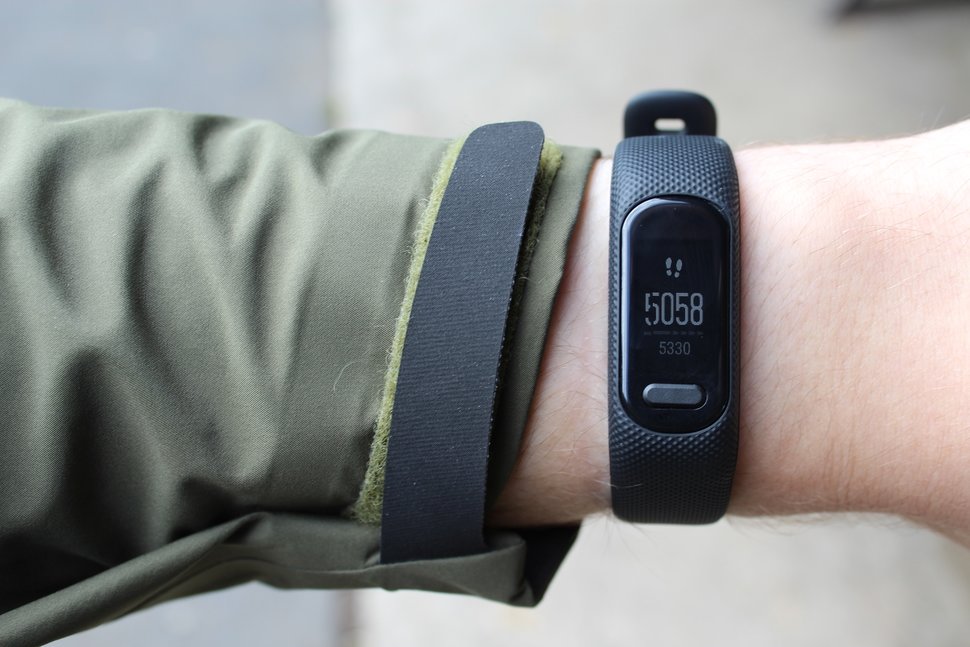 Vòng tay theo dõi sức khỏe, theo dõi vận động Garmin Vivosmart 5