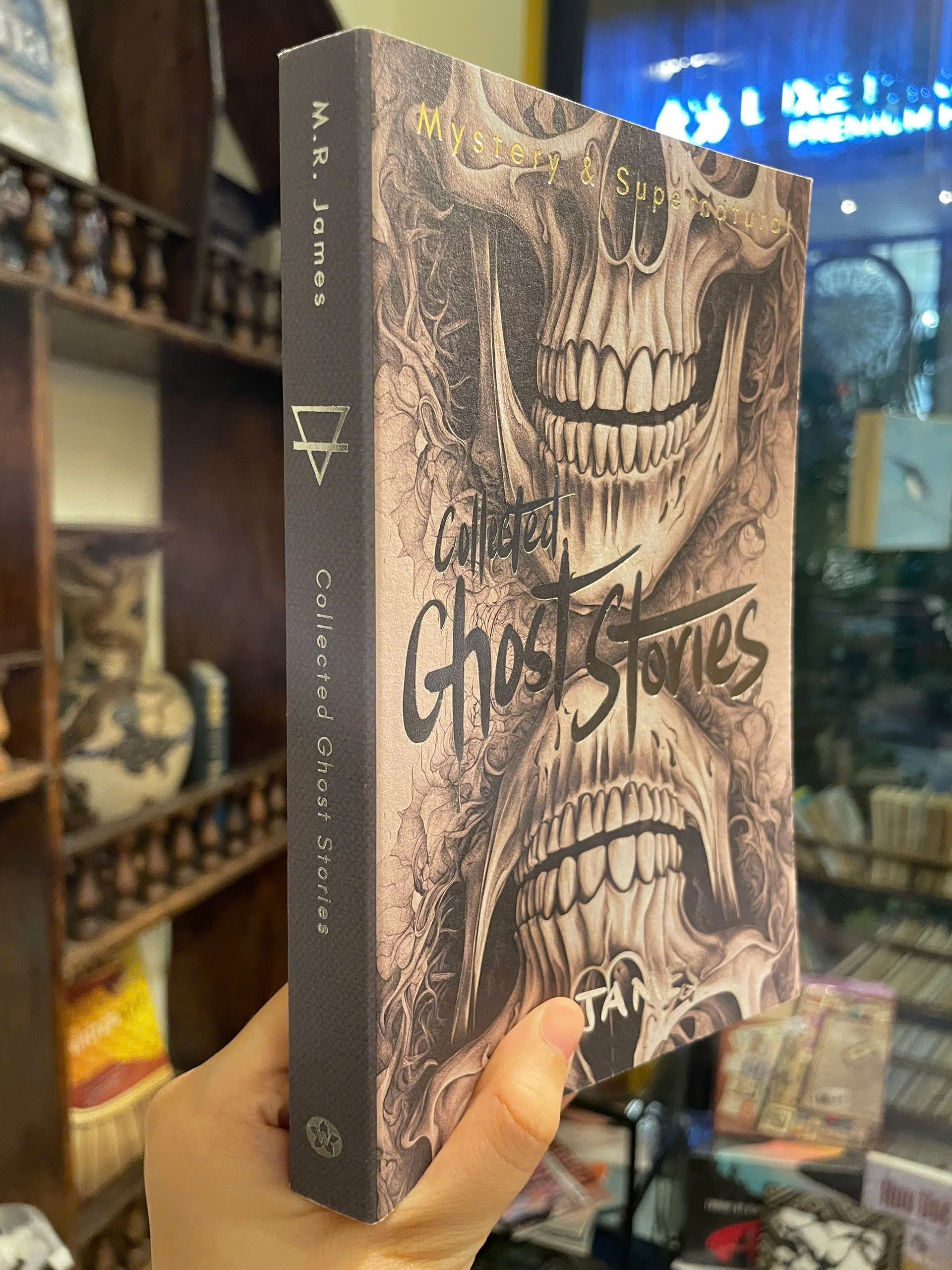 Sách - Collected Ghost Stories (Tales of Mystery &amp; The Supernatural) by M.R. James - Horror book