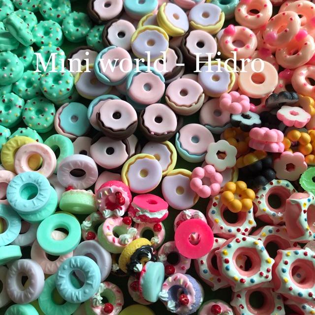 Mô hình bánh ngọt donut mini trang trí nhà búp bê Trang trí ốp điện thoại. Phụ kiện móc khoá.