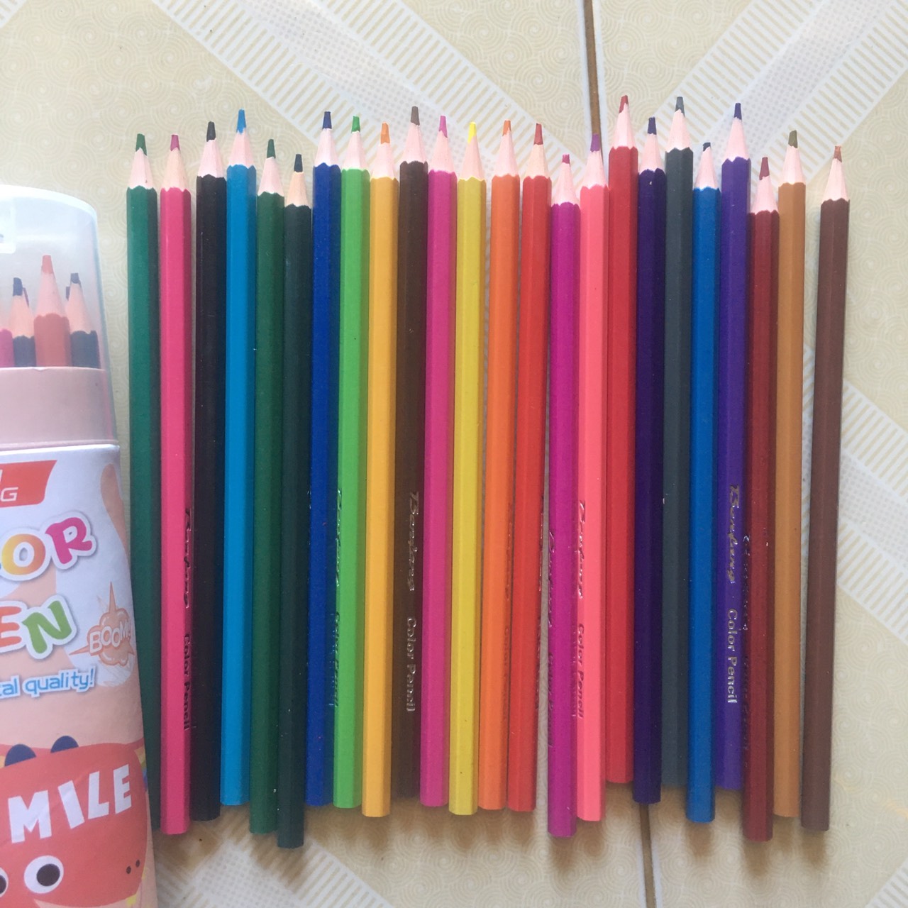 Bút chì màu 12, 18, 24 màu màu sắc tươi sáng