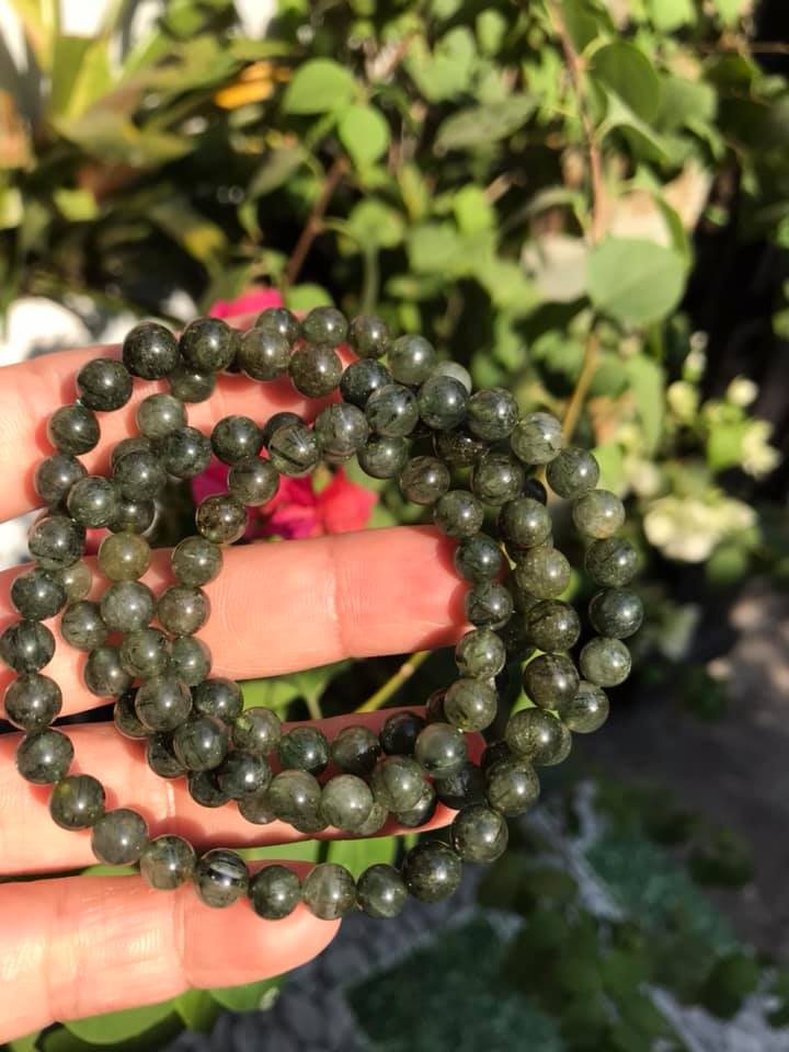 Vòng chuỗi đeo tay 108 hạt đá thạch anh tóc xanh tự nhiên Vòng size 6mm Chất liệu đá thiên nhiên đeo quấn vào tay kiểu vòng trẻ trung đẹp Hợp nữ mệnh mộc hỏa thủy ạ