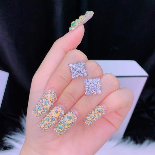 Bông tai vuông viền đá mạ bạch kim RCLN