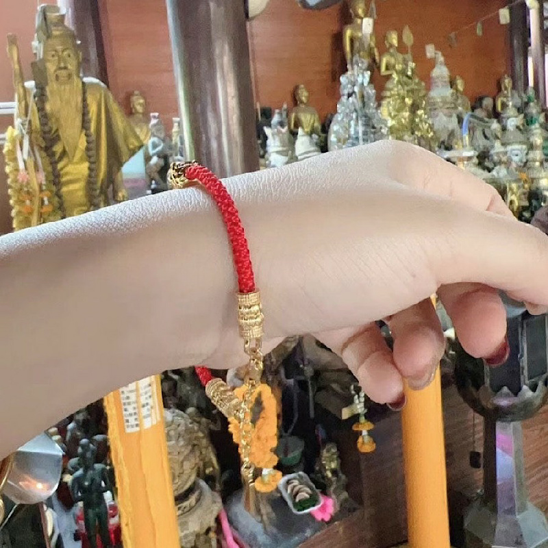 VÒNG TAY , LẮC TAY DÂY CHỈ ĐỎ TÀI LỘC VÀ BÌNH AN THÁI LAN MÀU ĐEN
