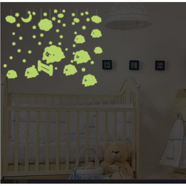 Decal trang trí tường - Cừu Con Đáng yêu - DẠ QUANG