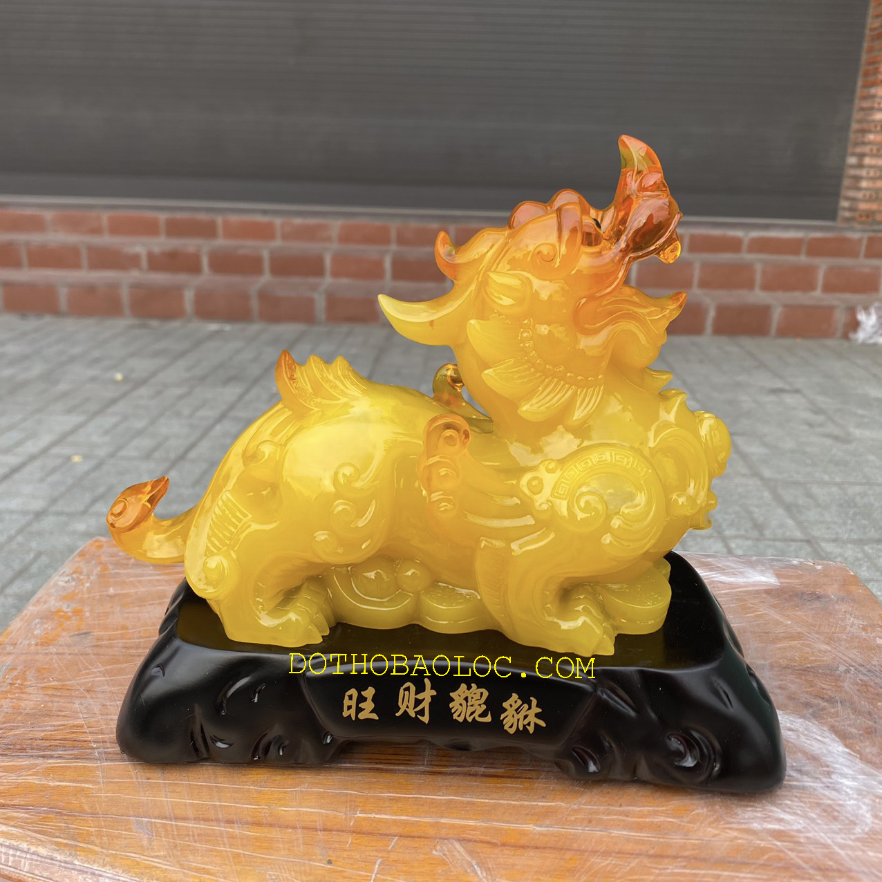 Cặp Tỳ Hưu phong thủy chiêu tài hút lộc cao 21cm – Màu Vàng