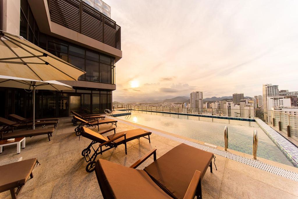 Combo 4N3D KS Green Beach Hotel Nha Trang: VMB khứ hồi Hà Nội - Nha Trang + Phòng Tiêu Chuẩn + Ăn sáng