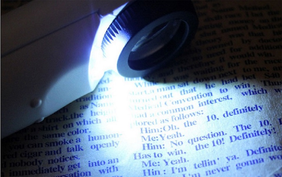 Kính lúp có đèn led chiếu sáng độ phóng đại 40X cầm tay