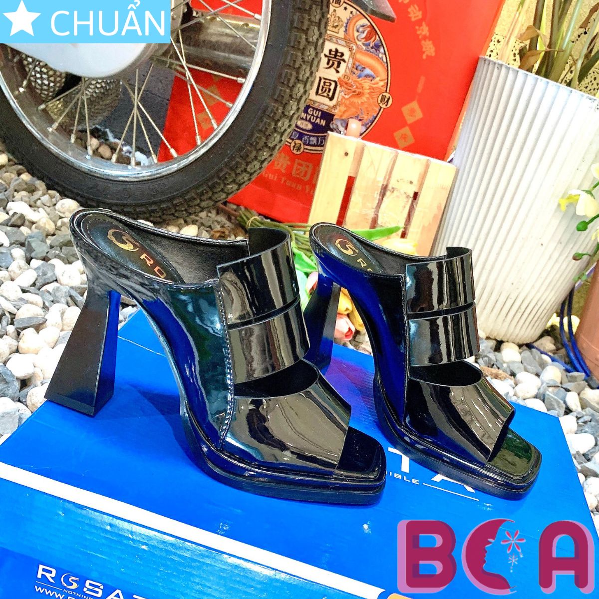 Giày sabo nữ 9p RO620 ROSATA tại BCASHOP thiết kế bề mặt bóng sang trọng và lớp trong êm ái là 1 mẫu siêu sang siêu tôn dáng