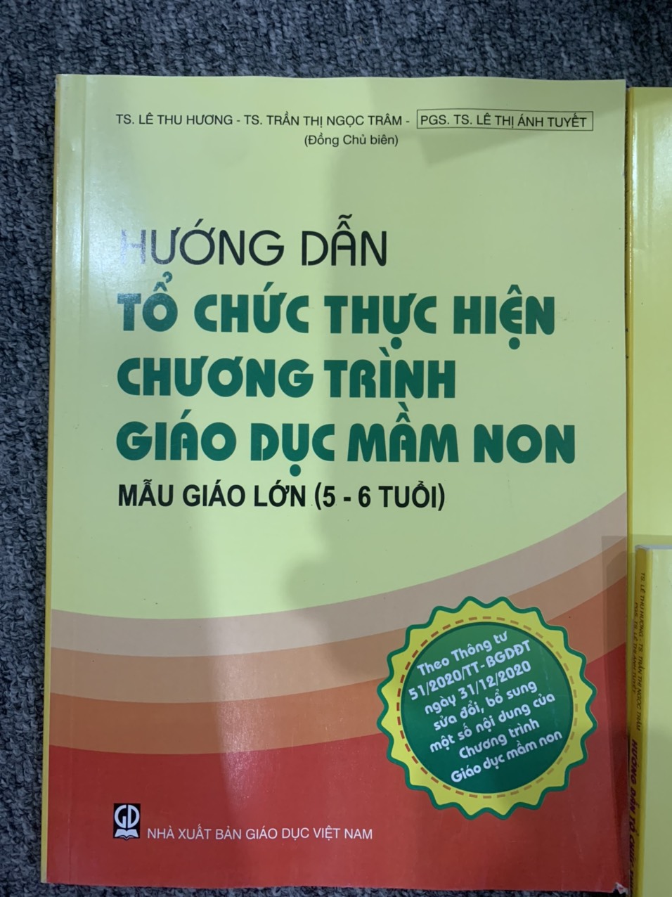 Hướng dẫn tổ chức thực hiện chương trình giáo dục mầm non (Combo 4 cuốn)