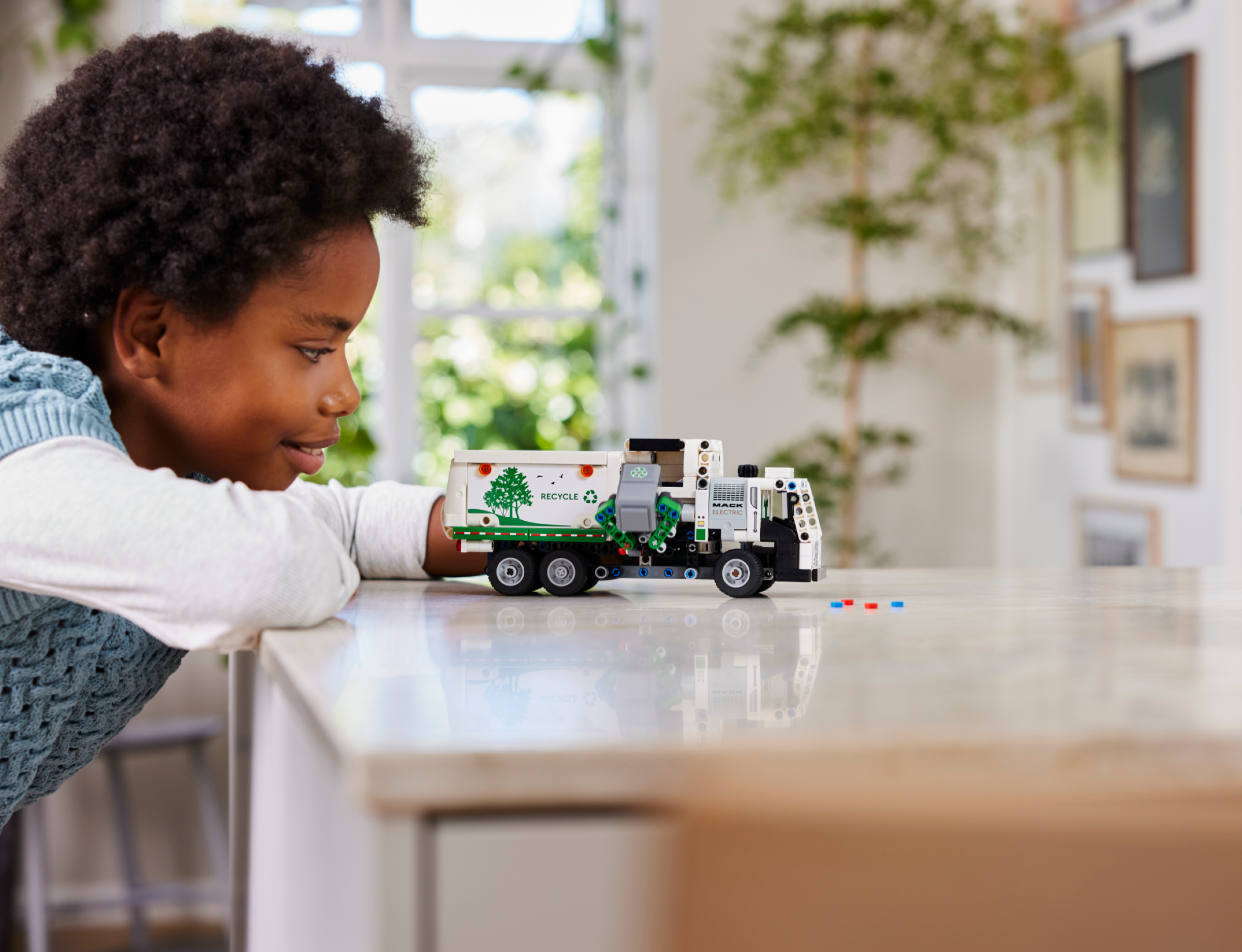 Đồ Chơi Lắp Ráp Xe Tải Rác Điện Mack LR - Mack LR Electric Garbage Truck - Lego Technic 42167 (503 Mảnh Ghép)