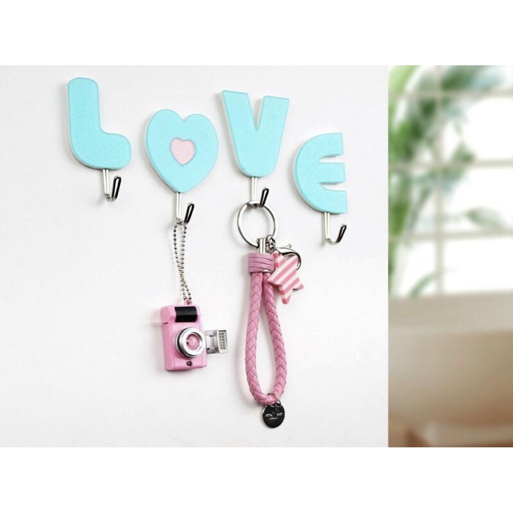 Set 4 móc dán tường chữ LOVE