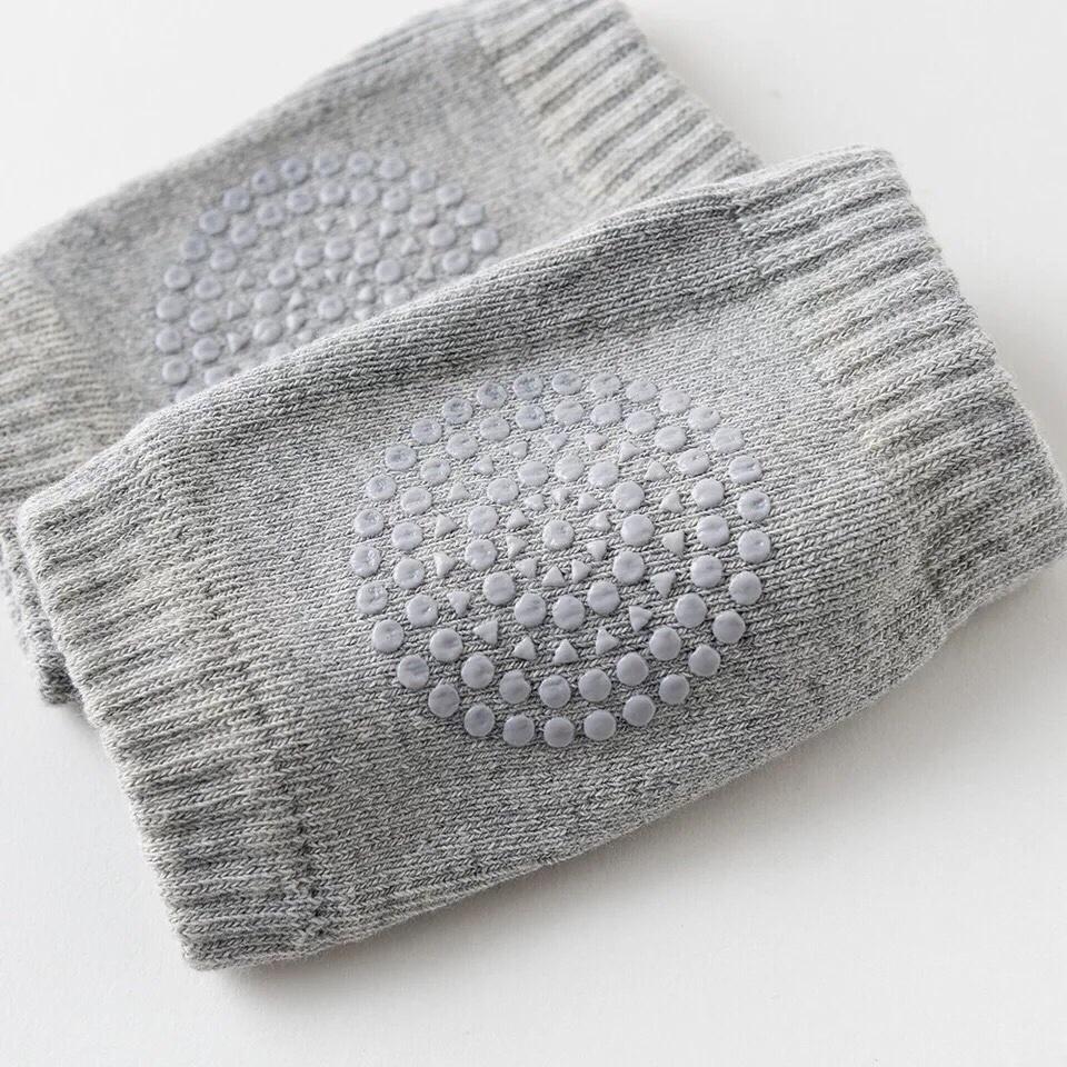 Combo 2 đôi tất bảo vệ đầu gối cho bé tập bò