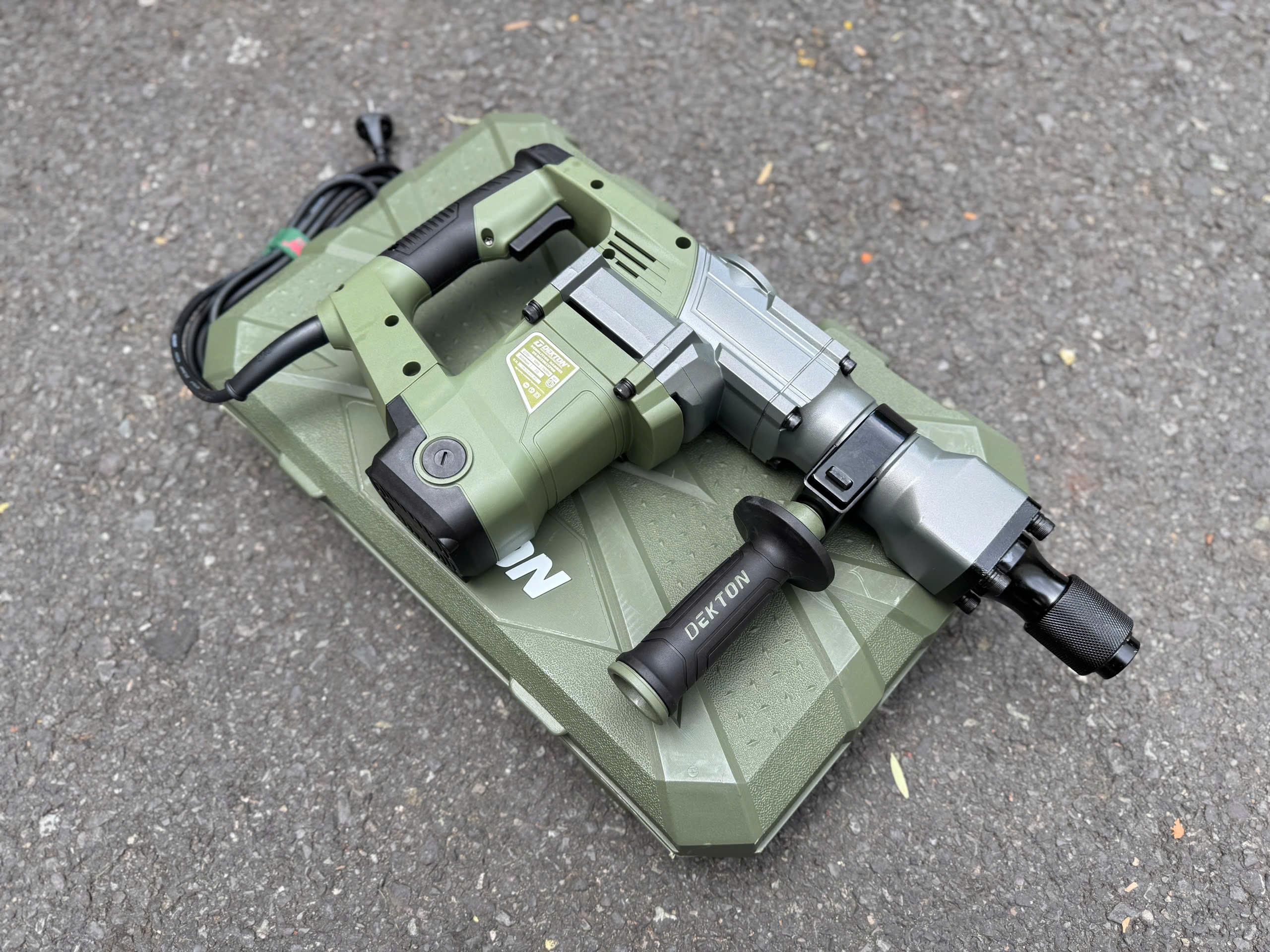 MÁY ĐỤC BÊ TÔNG 17MM 1600W CÓ LY HỢP CƠ 22J DK-DH3901XPRO DEKTON - HÀNG CHÍNH HÃNG