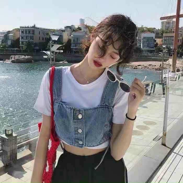 Set áo phông croptop yếm jean đan dây