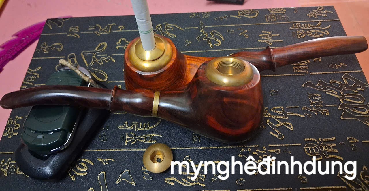TẨU HÚT THUỐC BẰNG GỖ TRẮC  SANG TRỌNG ĐẲNG CẤP
