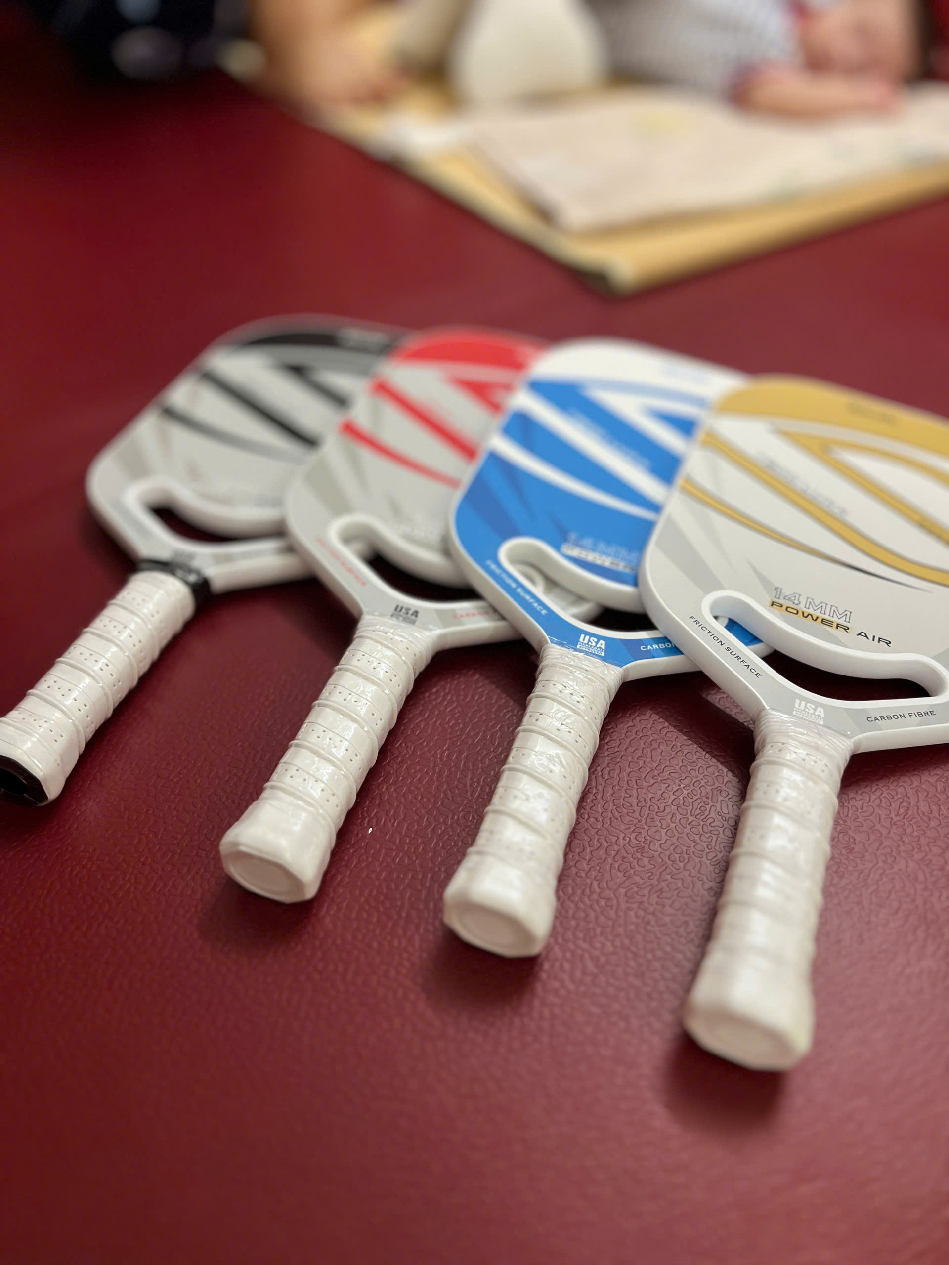 Vợt Pickleball Skin carbon T900 Luxx dày 14mm, bề mặt nhám bám bóng, tặng kèm cuốn cán, 1 quả bóng và túi đeo tiện lợi