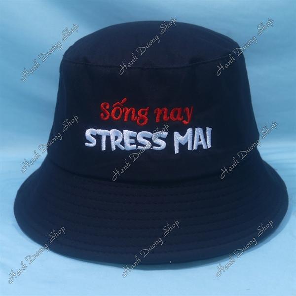 Nón tai bèo mũ bucket vành nhỏ thêu chữ Sống Nay Stress Mai - Sống Nay Stress Mai
