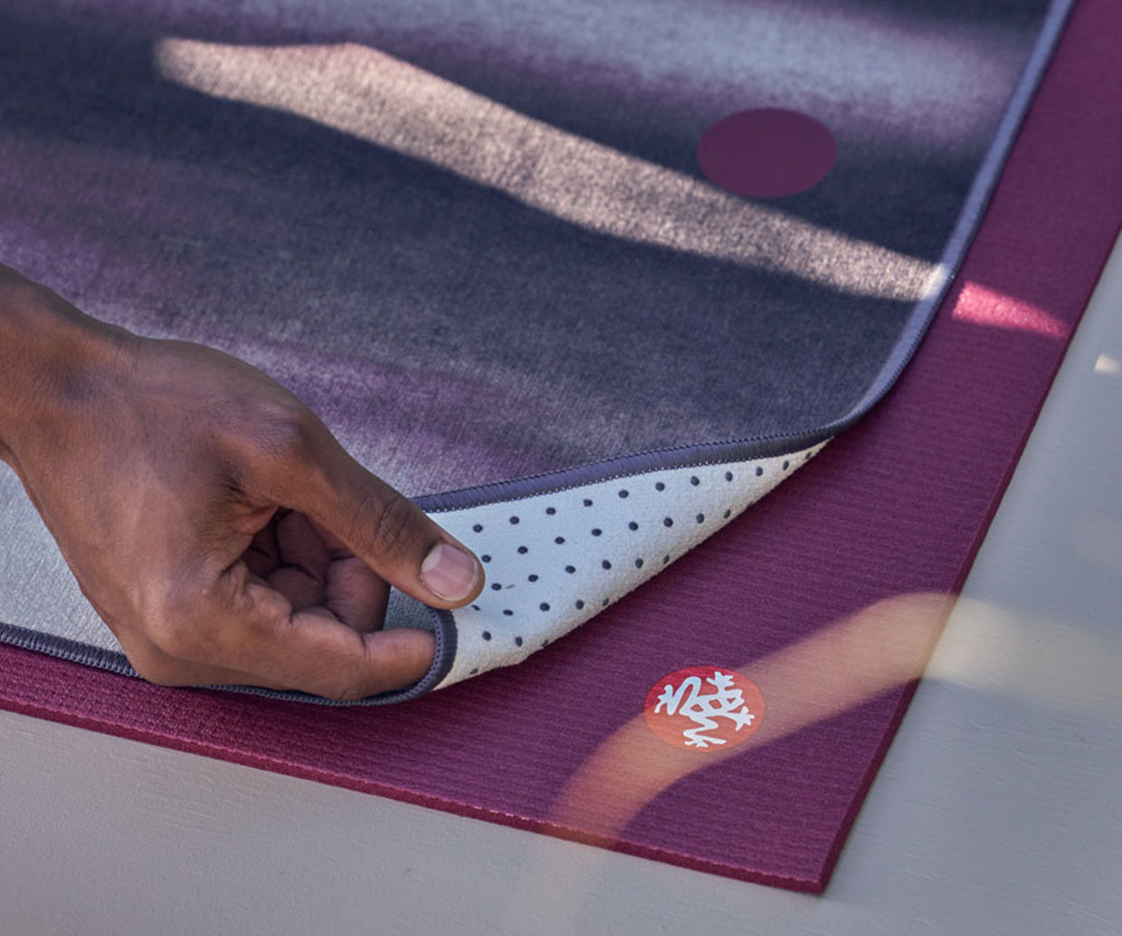 Khăn tập yoga Manduka YOGITOES TOWELS