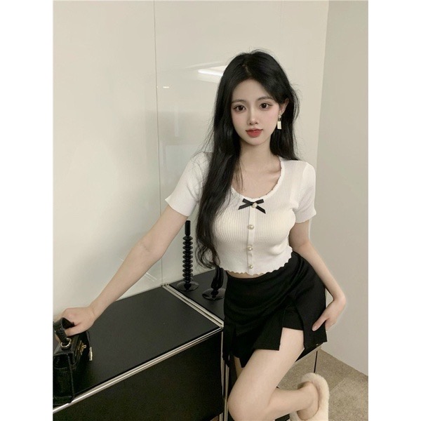 Áo Len dệt kim kiểu croptop phong cách nhẹ nhàng thoải mái cho nữ .