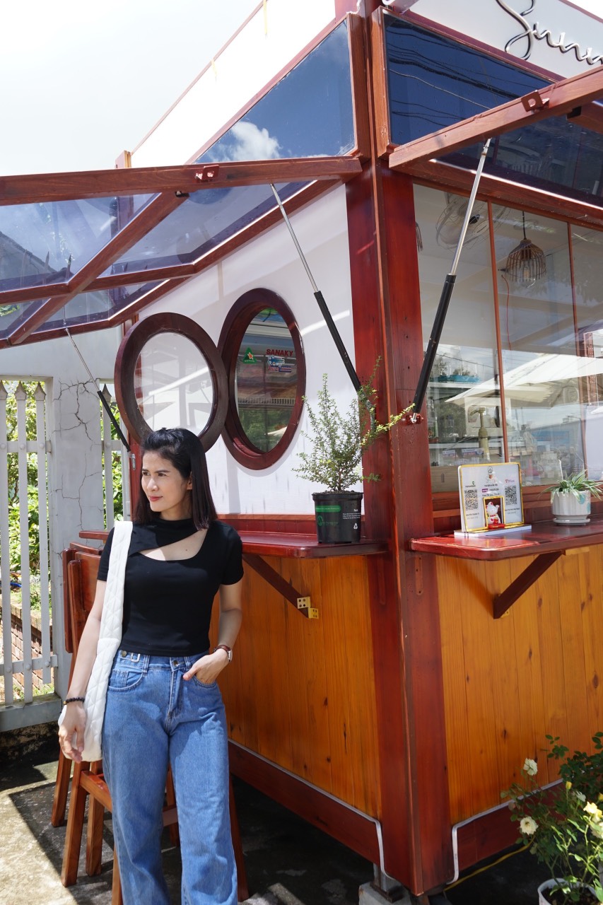 F870 Áo croptop khoét cổ tam giác