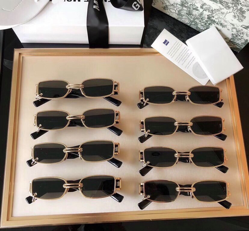 Kính râm, Kính mát Mắt vuông nhỏ mini thời trang  + tặng tuavit móc khóa mini