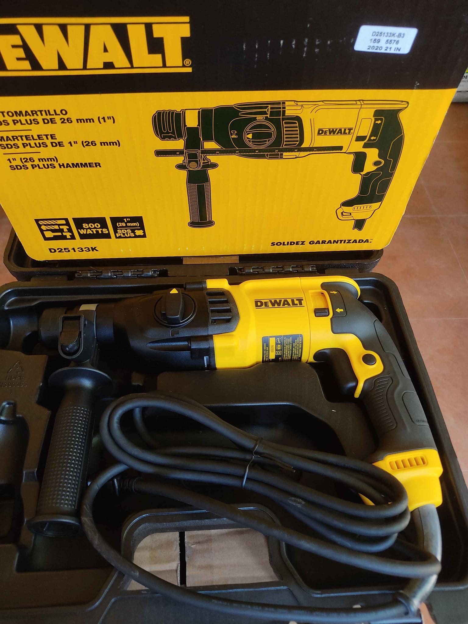 MÁY KHOAN BÚA 800W DEWALT D25133K-B1- HÀNG CHÍNH HÃNG