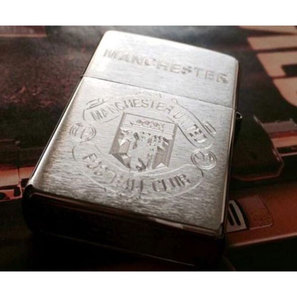 Bật Lửa Zippo Khắc Logo Manchester United 03 – Zippo 200.MU03