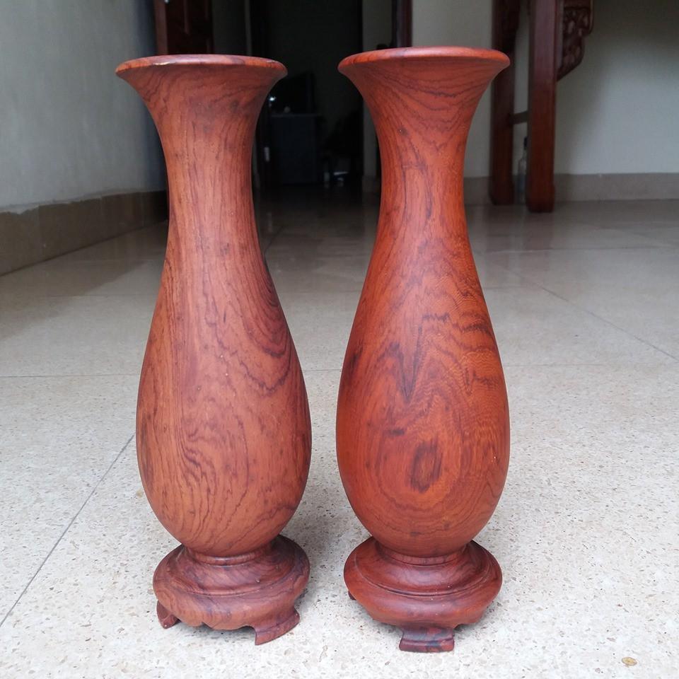 Bình lọ- một đôi gỗ cẩm nguyên khối kích thước cao 24cmx9cm
