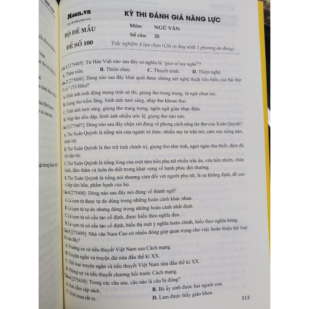 Sách - 2000 Câu hỏi đánh giá năng lực môn Ngữ văn