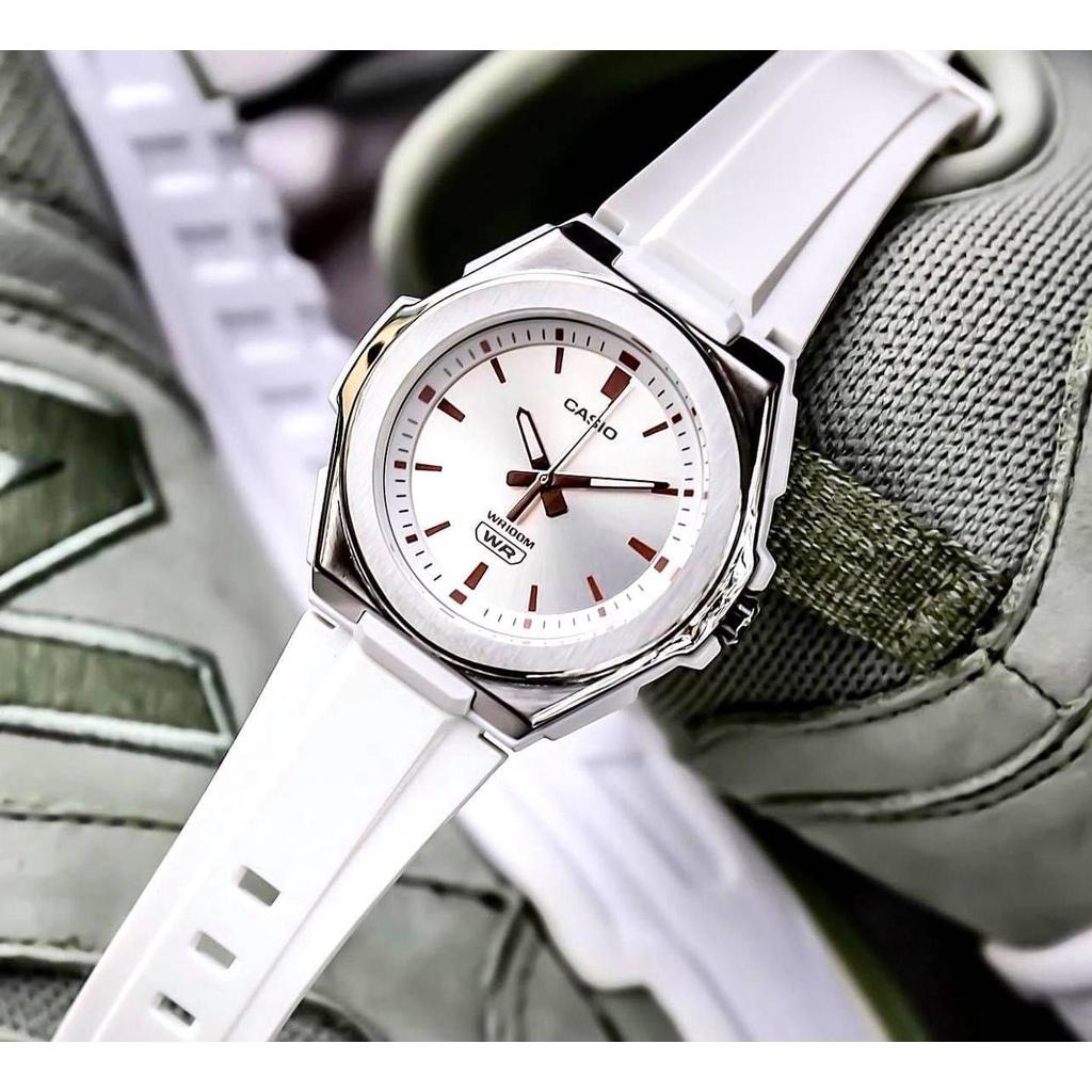 Đồng Hồ Nữ Dây Nhựa Casio Standard LWA-300H-7EVDF Chính Hãng - LWA-300H-7E Gờ Kim Loại