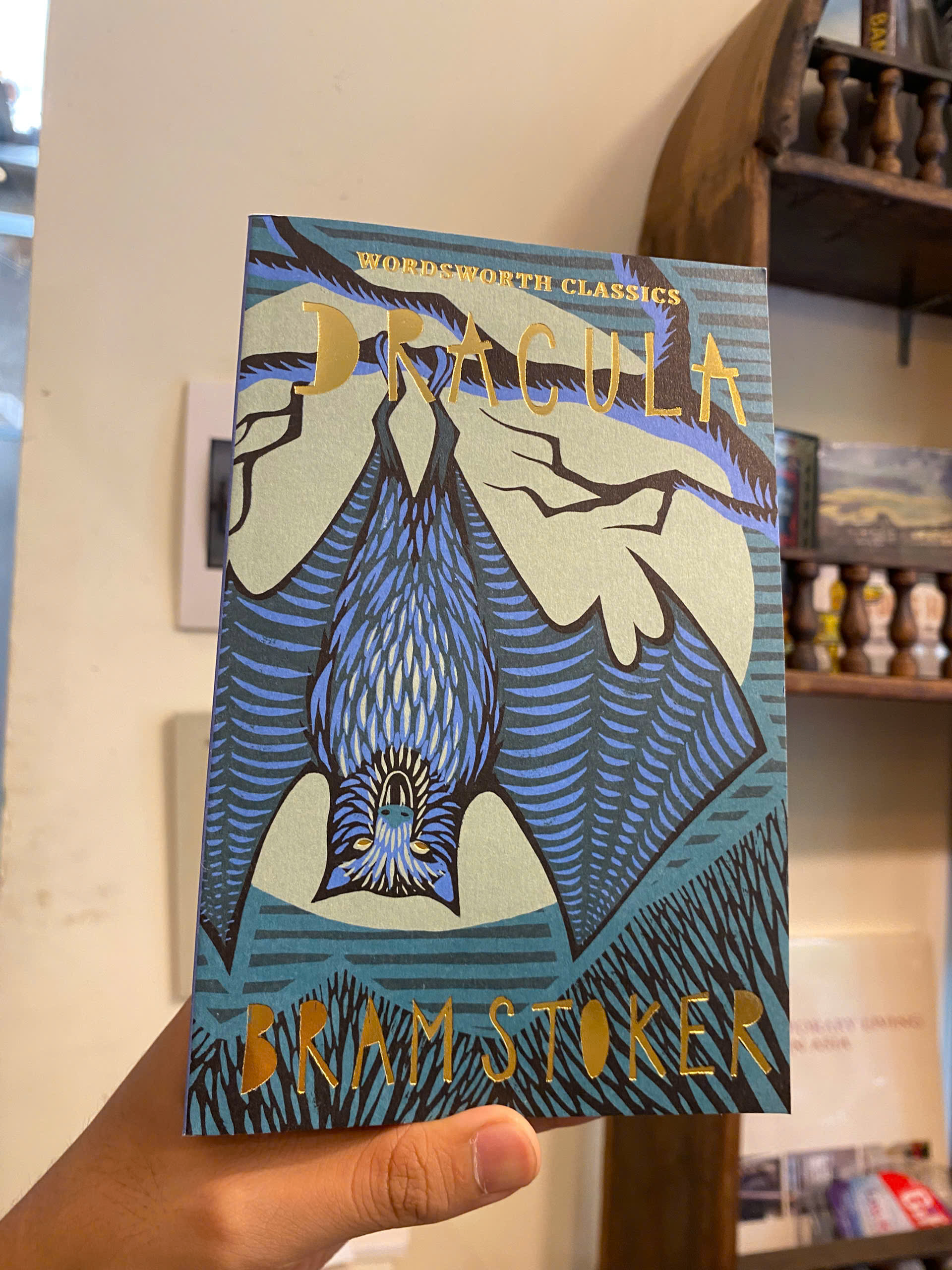 Sách - Dracula by Bram Stoker | Classic Novel / Fiction in English / Ngoại văn Kinh điển Nhập khẩu