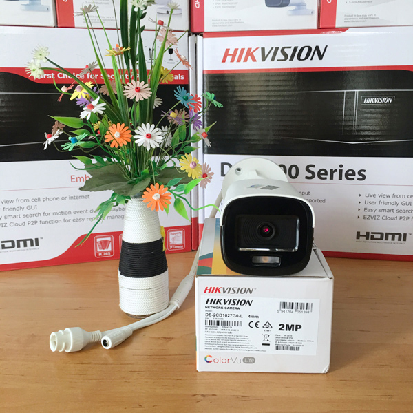 Camera ip thân 2.0MP ColorVu Hikvision DS-2CD1027G0-L có màu ban đêm, chống bụi và nước: IP67,hỗ trợ chức năng cấp nguồn qua Ethernet PoE. Hàng chính hãng