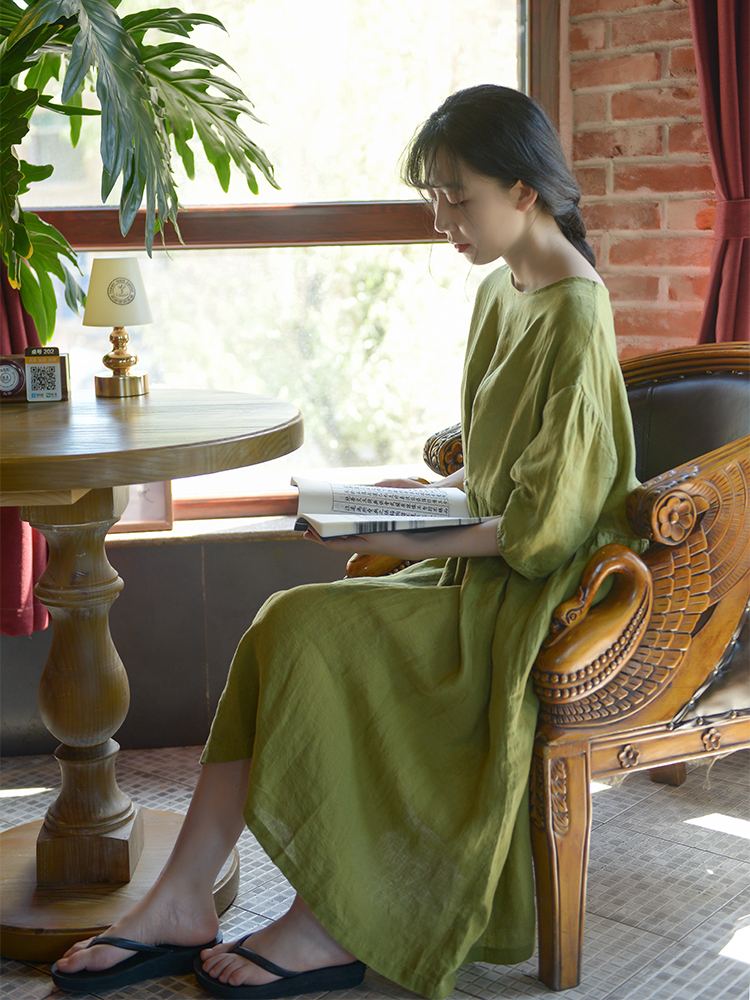 Đầm linen dáng suông tay lỡ, form rộng dáng dài có cúc sau thời trang ARCTIC HUNTER
