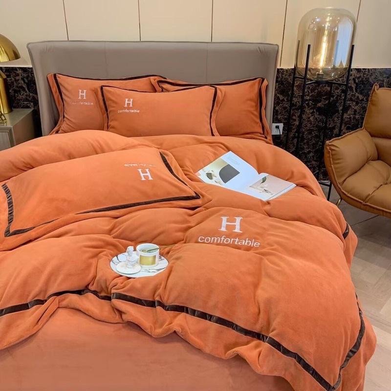 BỘ CHĂN GA GỐI NỈ NHUNG THÊU CHỮ H