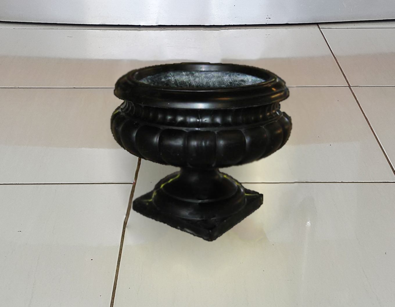 Chậu Hoa Composite Có Chân KGC-109 A