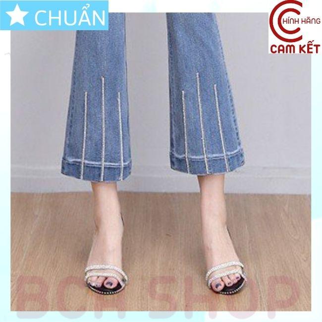 Quần jean nữ ống loe QRO62 ROSATA tại BCASHOP dáng lửng trên mắt cá, thêu dọc cách điệu ở lai, lưng cao 1 nút