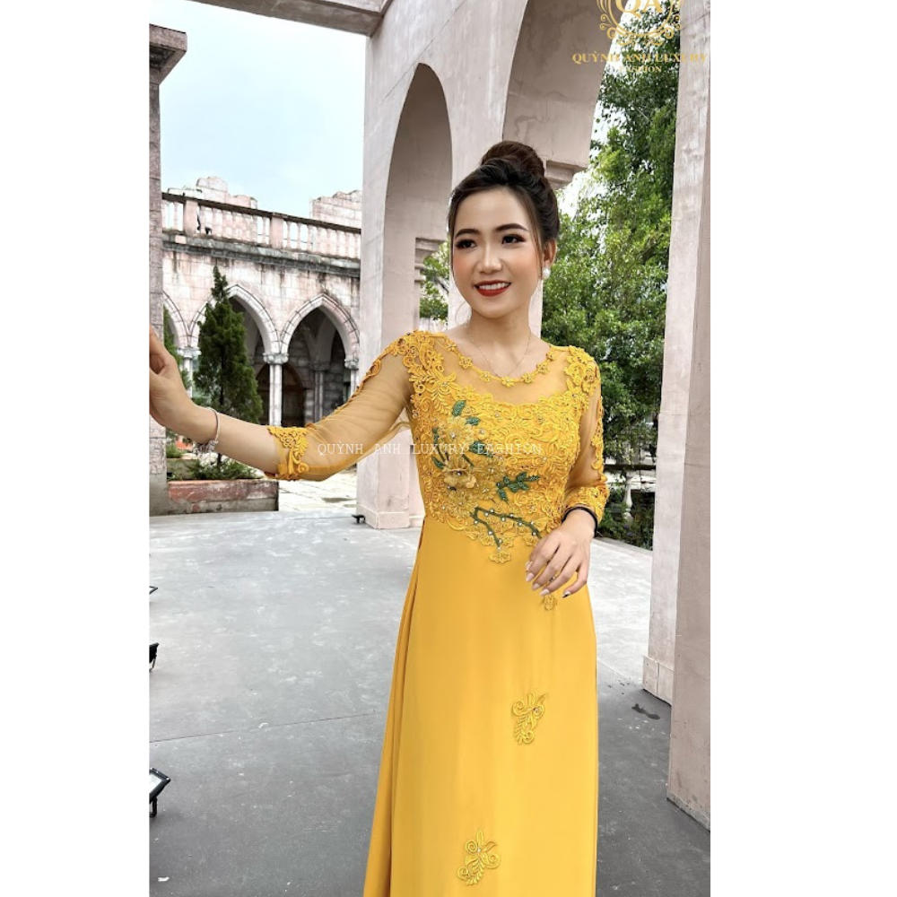 Dạ hội áo dài trung niên ngồi sui