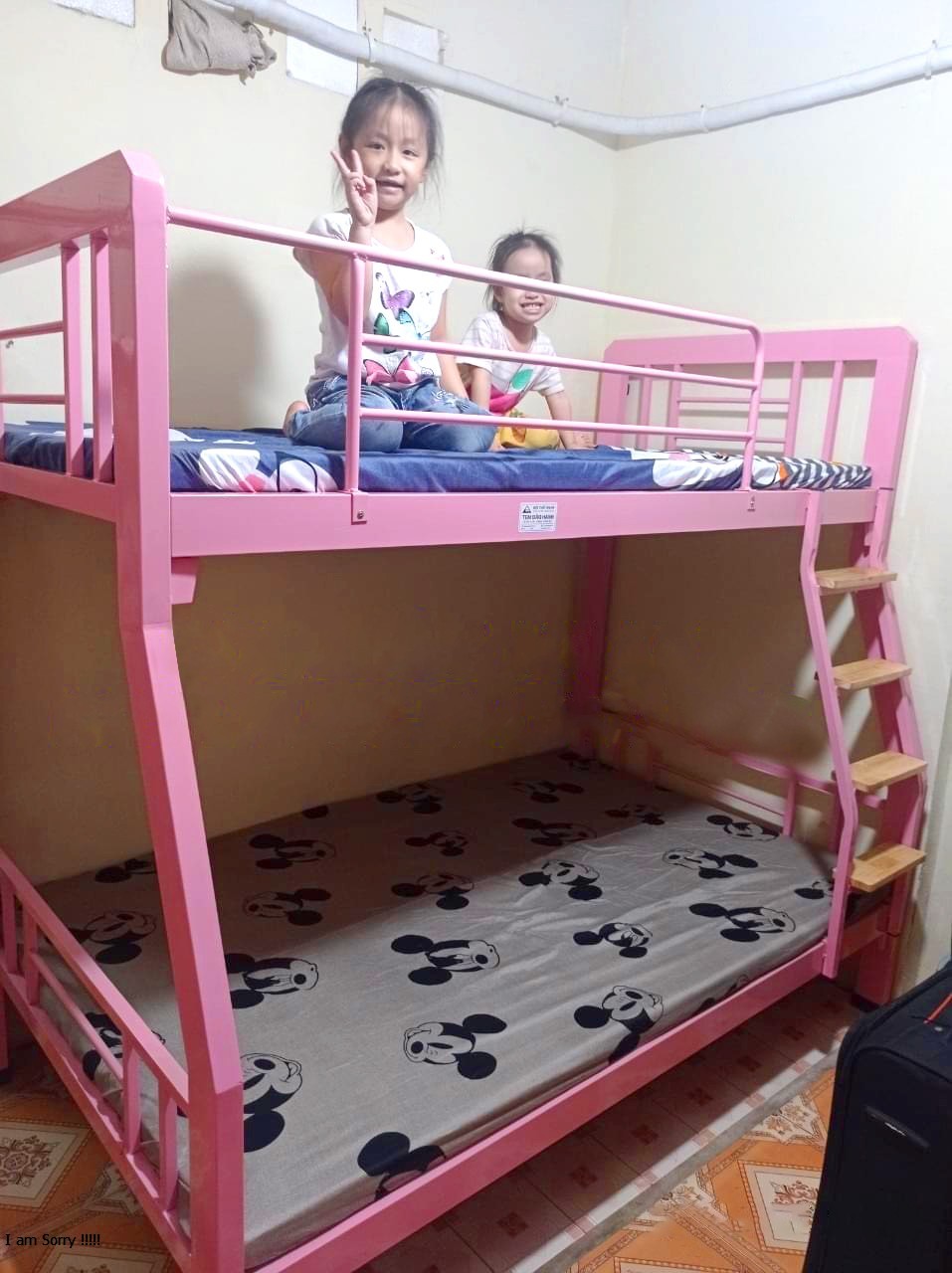 Giường sắt 2 tầng hộp vuông sắt 4x8 màu kem kích thước từ