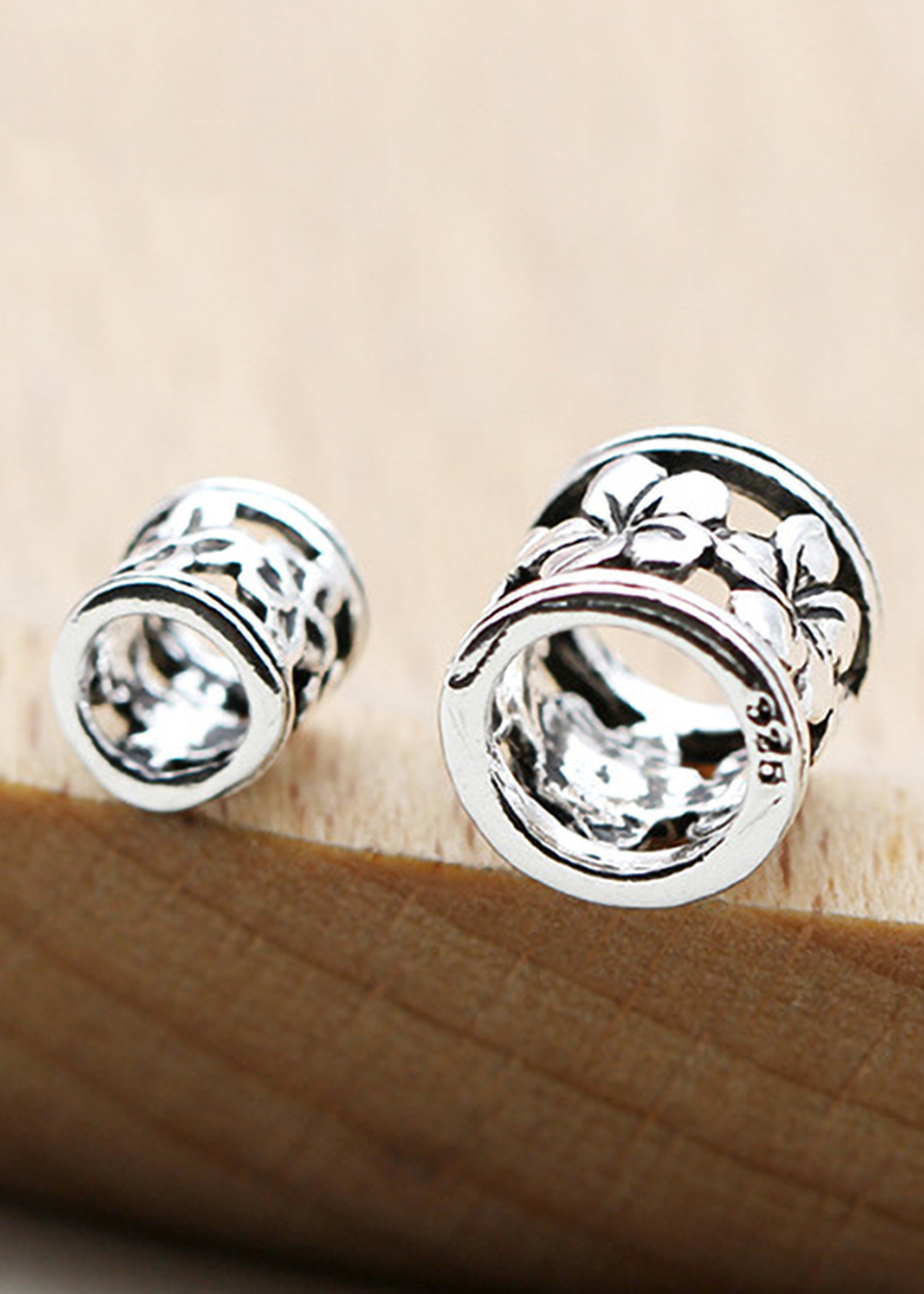 Combo 3 cái charm bạc chặn hạt hình trụ họa tiết bông hoa - Ngọc Quý Gemstones