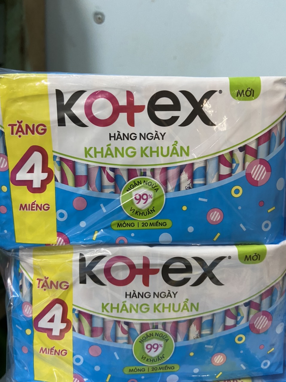 Combo 8 Gói Băng Vệ Sinh Kotex Hàng Ngày Kháng Khuẩn - Mỗi Gói 20 Miếng- Mẫu mới