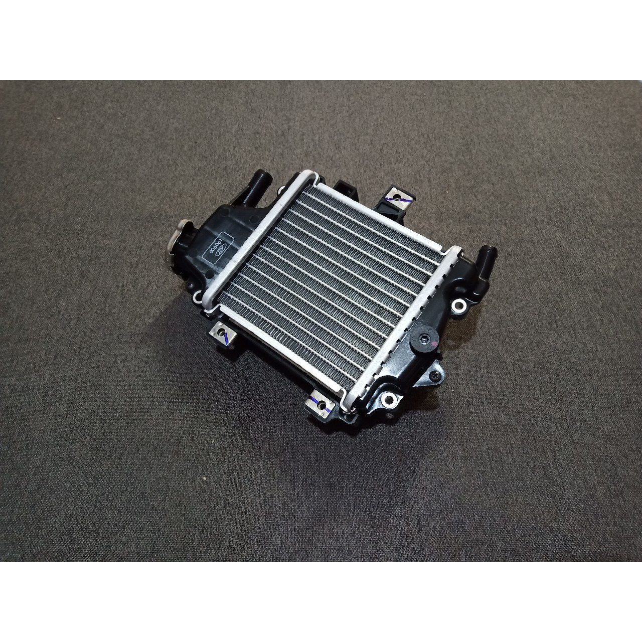 Két nước cho xe PCX air blade tặng bao tay xe máy