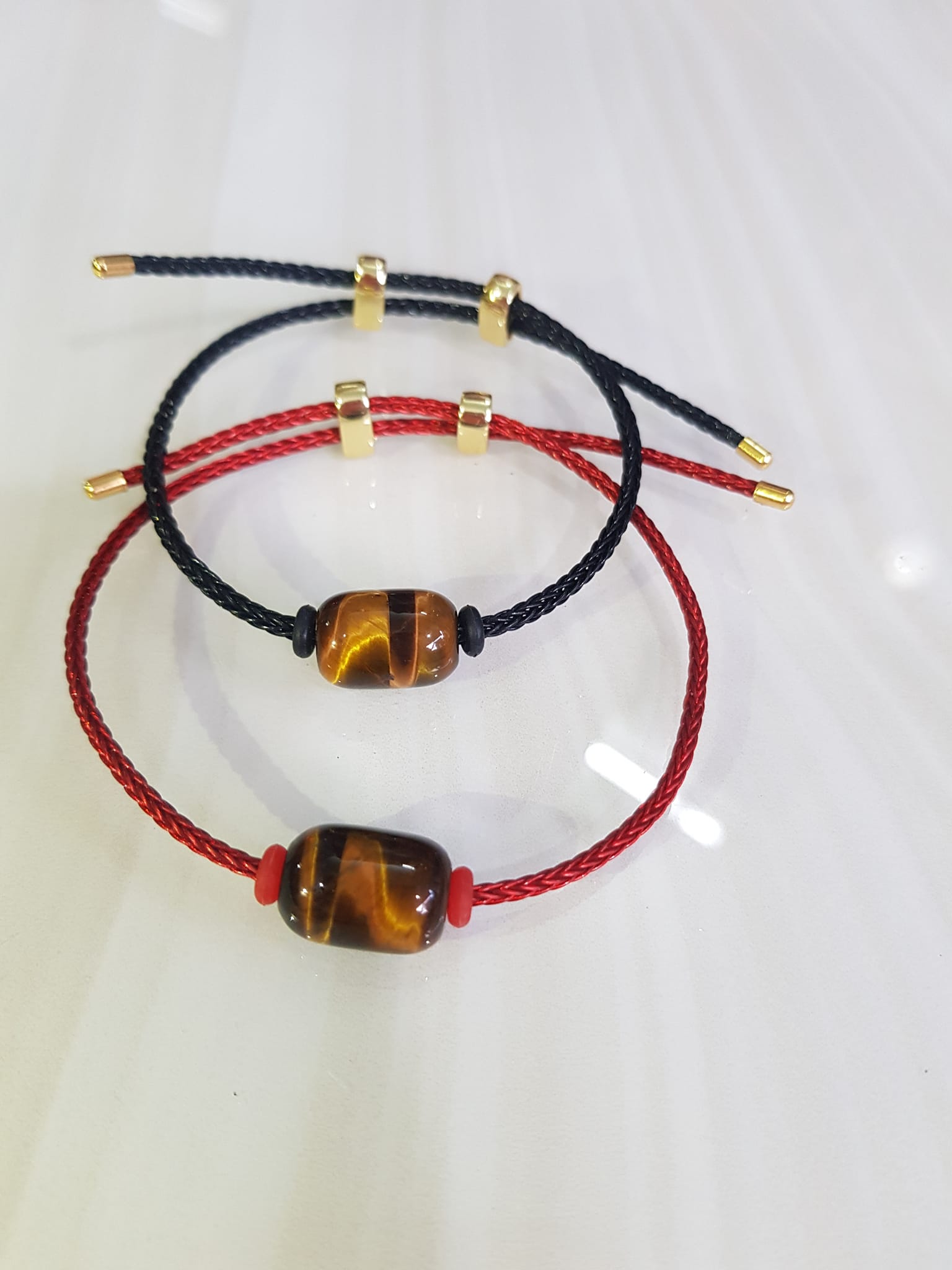 Vòng tay phong thủy charm hạt lu thống đá mắt hổ tự nhiên vàng nâu bóng đẹp Phối với dây đeo tay màu đen hoặc đỏ bất kỳ ạ Vòng tay may mắn hợp nữ mệnh thổ mệnh kim mệnh thủy ạ
