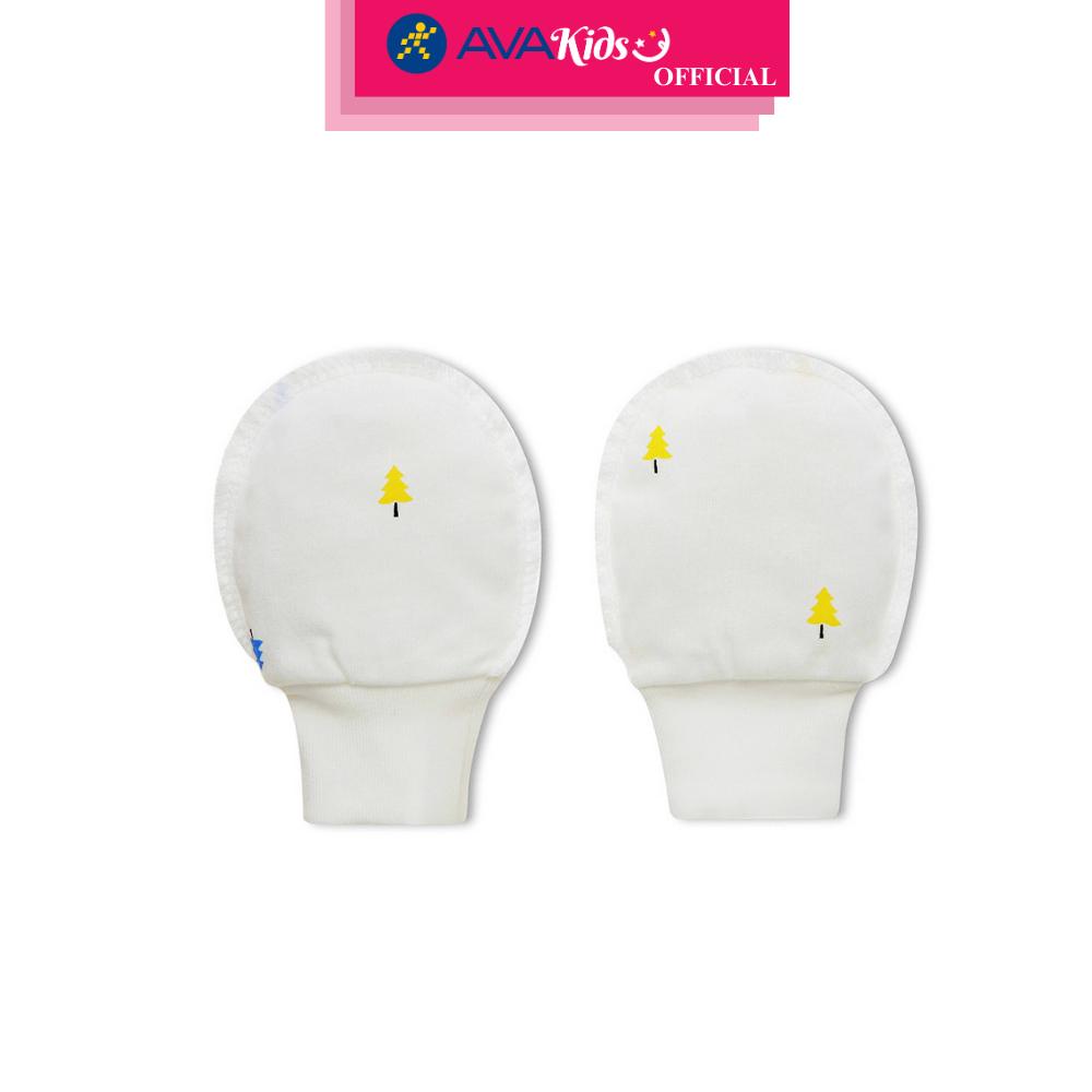 Set nón, bao tay bao chân in hình cây thông IQ Baby màu trắng (0 - 3 tháng) - Hàng Chính Hãng