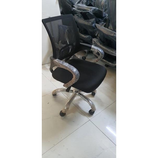 Ghế xoay văn phòng lắp ráp sẵn